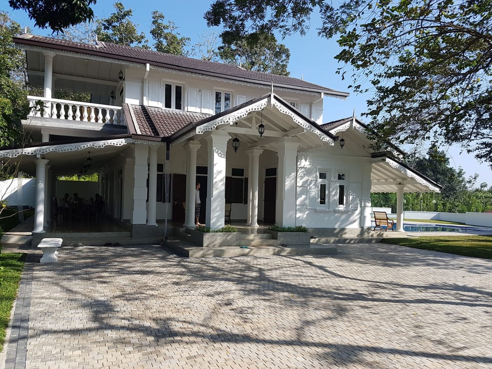Renovated 4 bedroom colonial vila