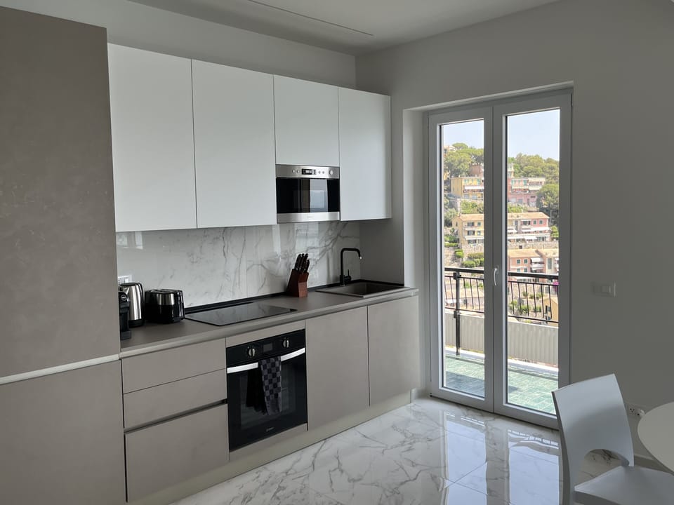 Fully equipped kitchen with a door to the terrace