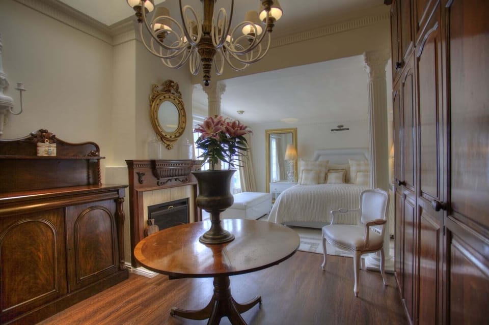 bedroom 1 large honeymoon suite leading to pool and to private courtyard