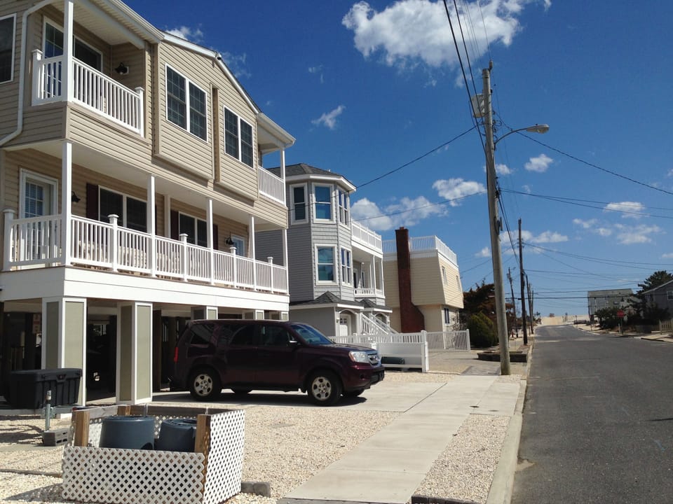 8 Houses from the beach!!