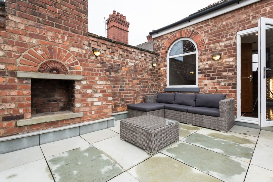 The Roof Terrace has an outside Fire place Firewood & cleaning are chargeable. 