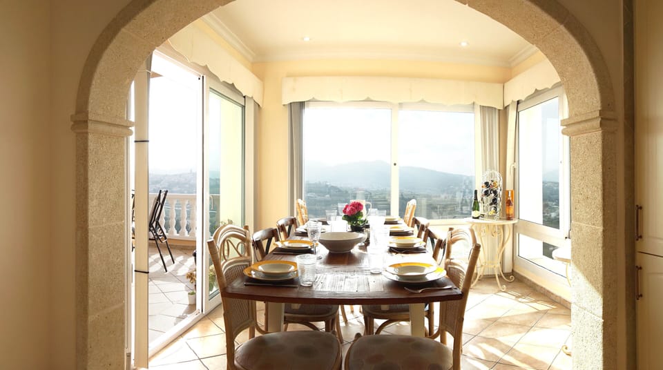 Dinging room table, open plan to kitchen and lounge.