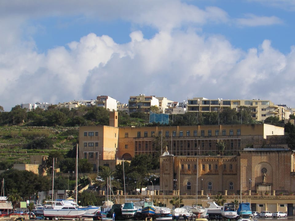 Few minutes walk from the apartment - surrounding area