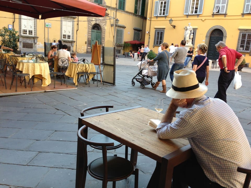 Relaxing in one Lucca's square