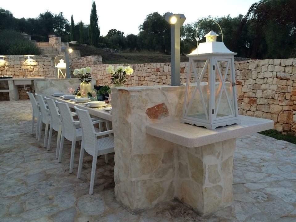 LOWER TERRACE DINING & BBQ