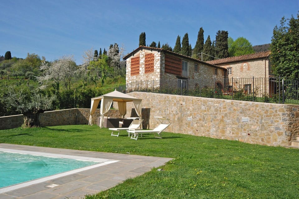 Balcony / Terrace / Patio, Building Exterior, Garden, Pool
