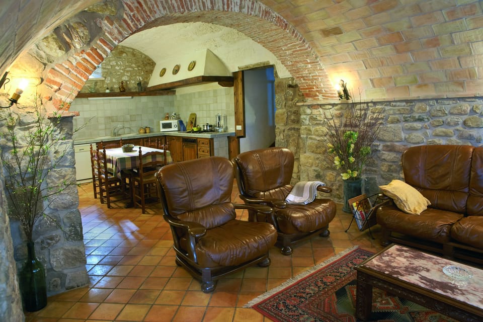 This is the downstairs sitting/dining area.  Note the leather chairs.  Not IKEA!