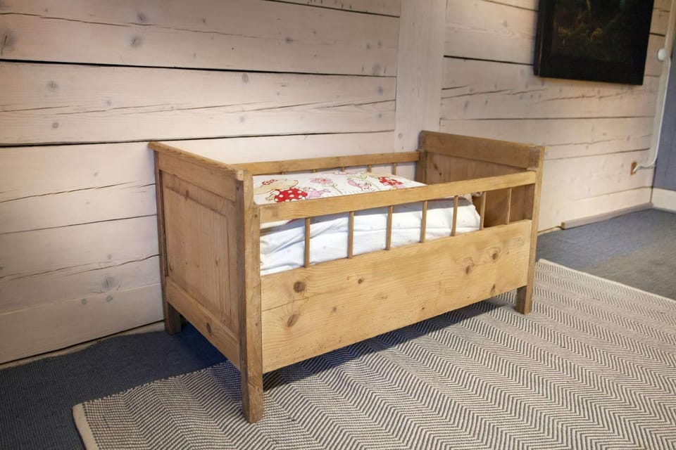 Vogtshof Rottweil baby cot