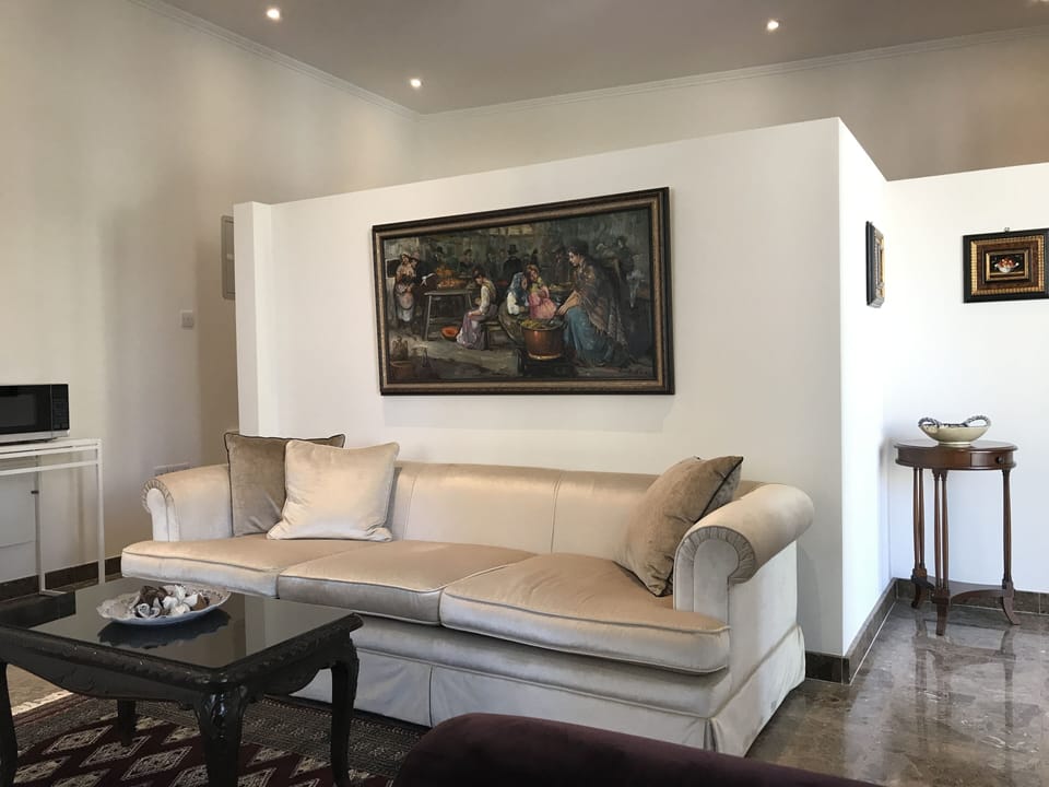 Lemon apt inside view