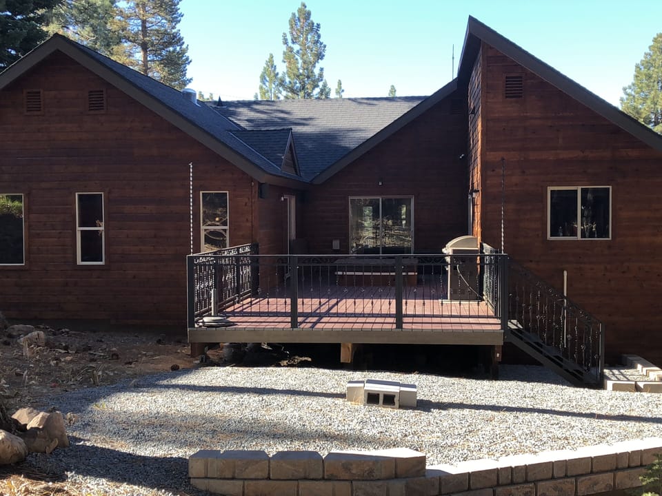 Sunny Back Deck and Fire pit with Gas BBQ Area 