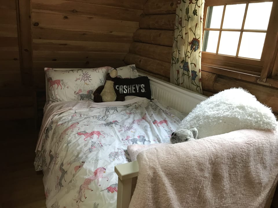 Twin bedroom