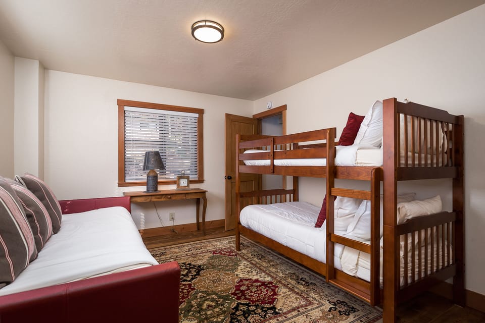 Guest bdrom #2 connects to has XL twin daybed with trundle and twin bunks.
