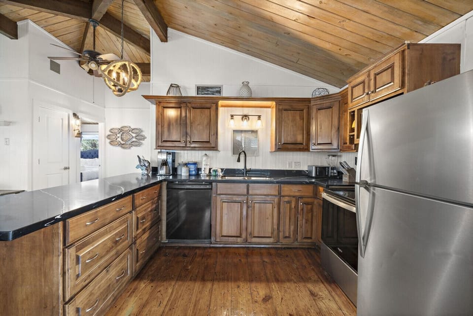 A kitchen perfect for preparing meals for the family!