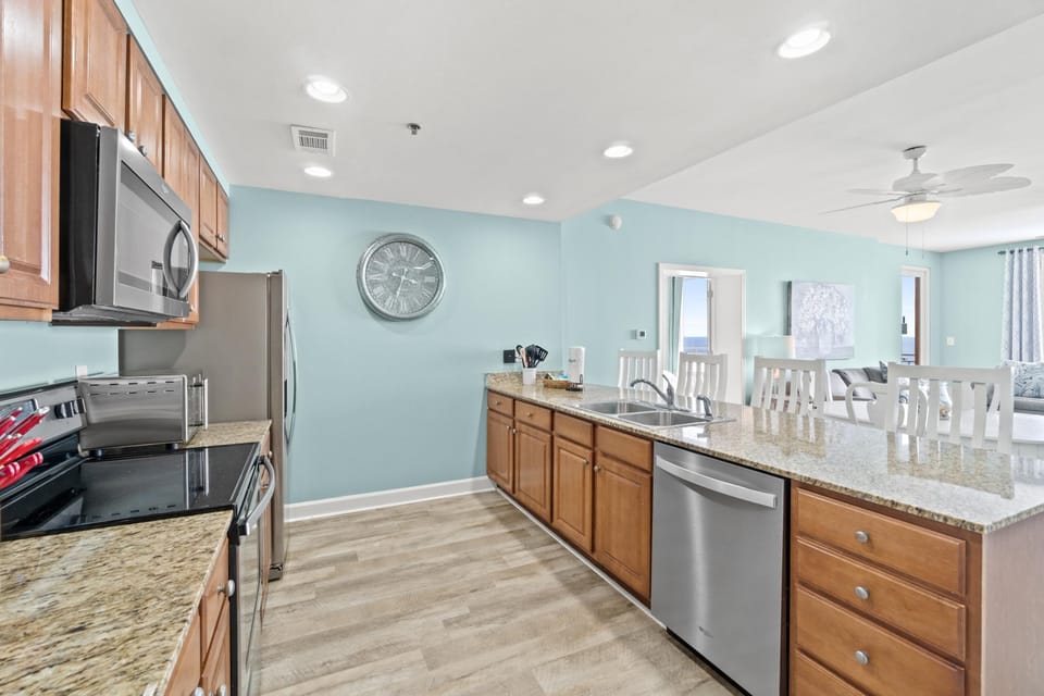 Kitchen with Breakfast Bar