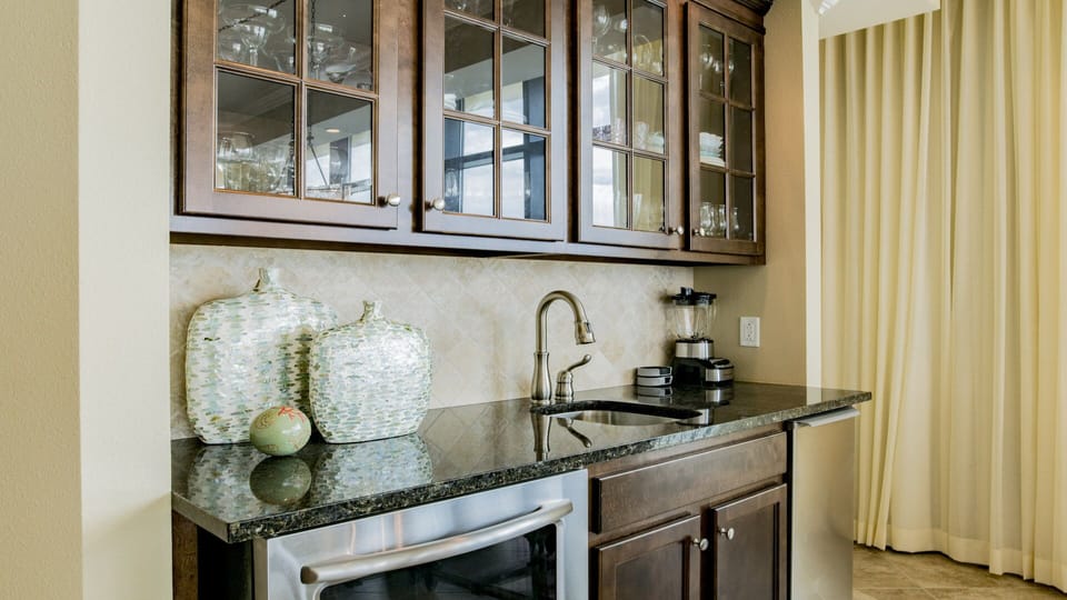 Phoenix West II 3210 Wet bar with Ice maker and Wine Fridge