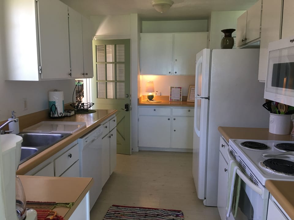 Kitchen entry from dining room
