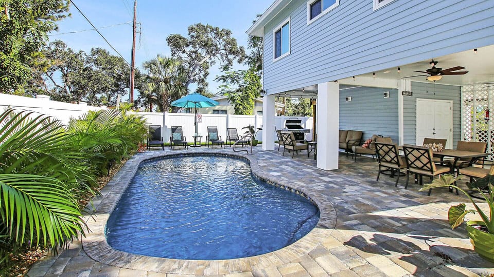 Relaxing private pool