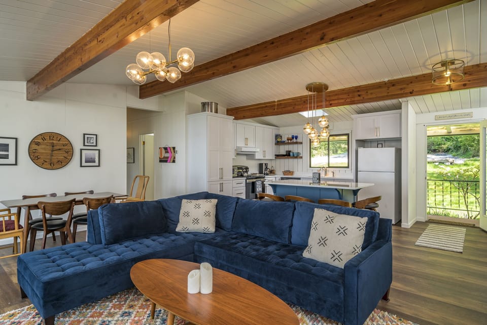 Open floor plan, livingroom, diningroom, kitchen