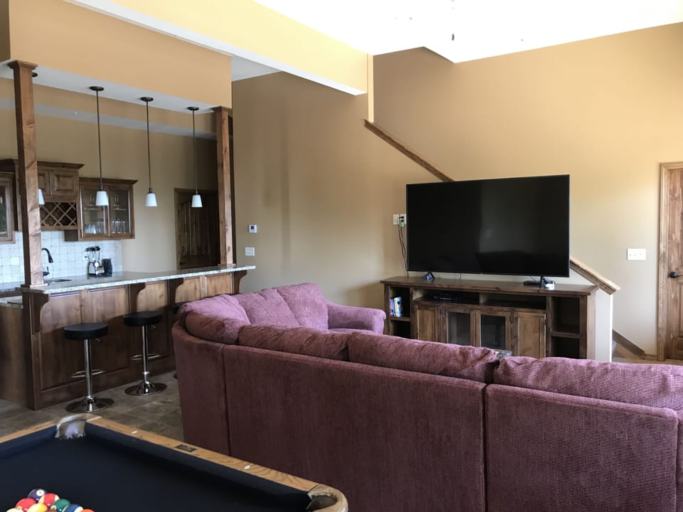 Family room with 75" HDTV