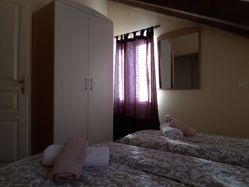 Bed room