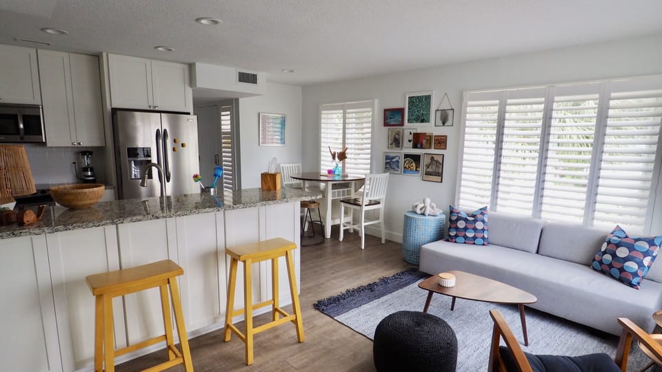 Enjoy Aqua Beach Condo and its open, bright and spacious living area.