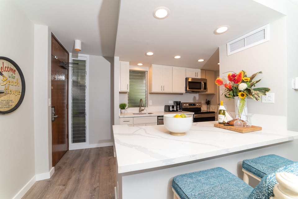 Functional kitchen with a quartz countertop