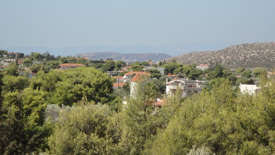 Η ΘΕΑ ΑΠΟ ΤΟΥΣ ΟΡΟΦΟΥΣ ΠΡΟΣ ΤΗ ΘΑΛΑΣΣΑ ΚΑΙ ΤΟΥΣ ΛΟΦΟΥΣ