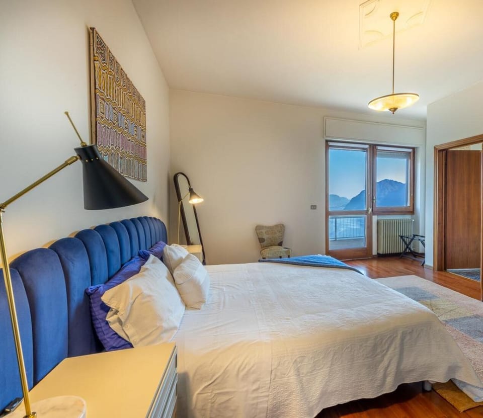 La Como Suite è situata al piano superiore