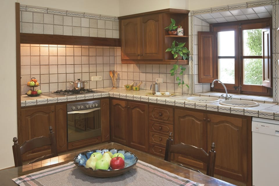 Another shot of the downstairs 3 en suite BR kitchen