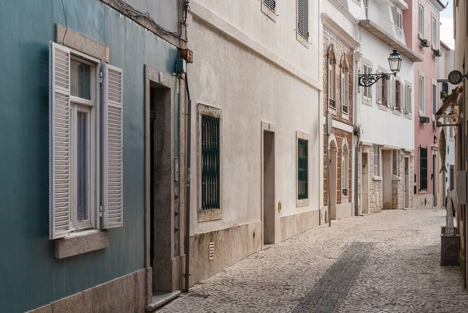 Local area- Cascais Centre - loads of shops, restaurants, bars and cafes just minutes away.