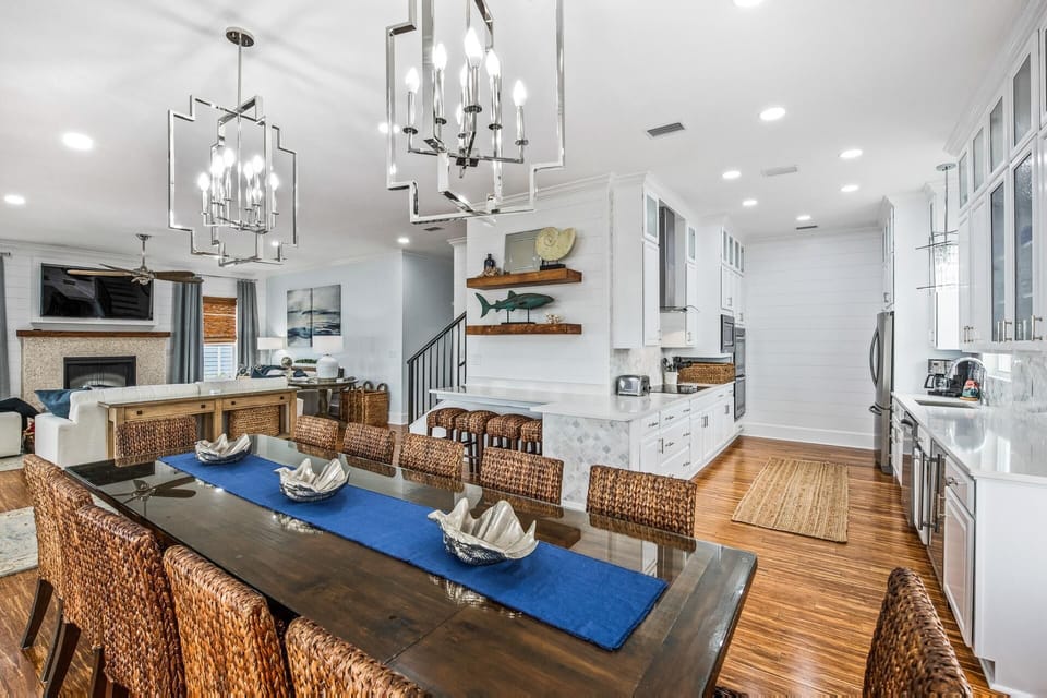 Second Floor: Dining Area