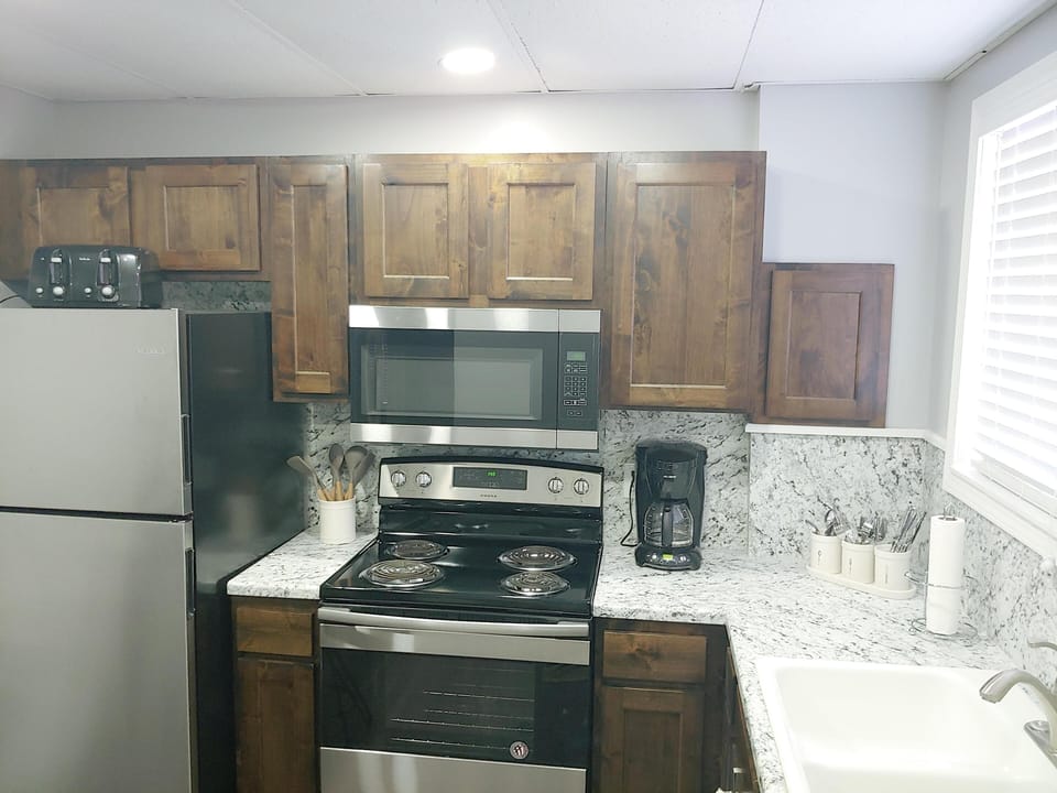 Fully equipped Kitchen with brand new appliances.