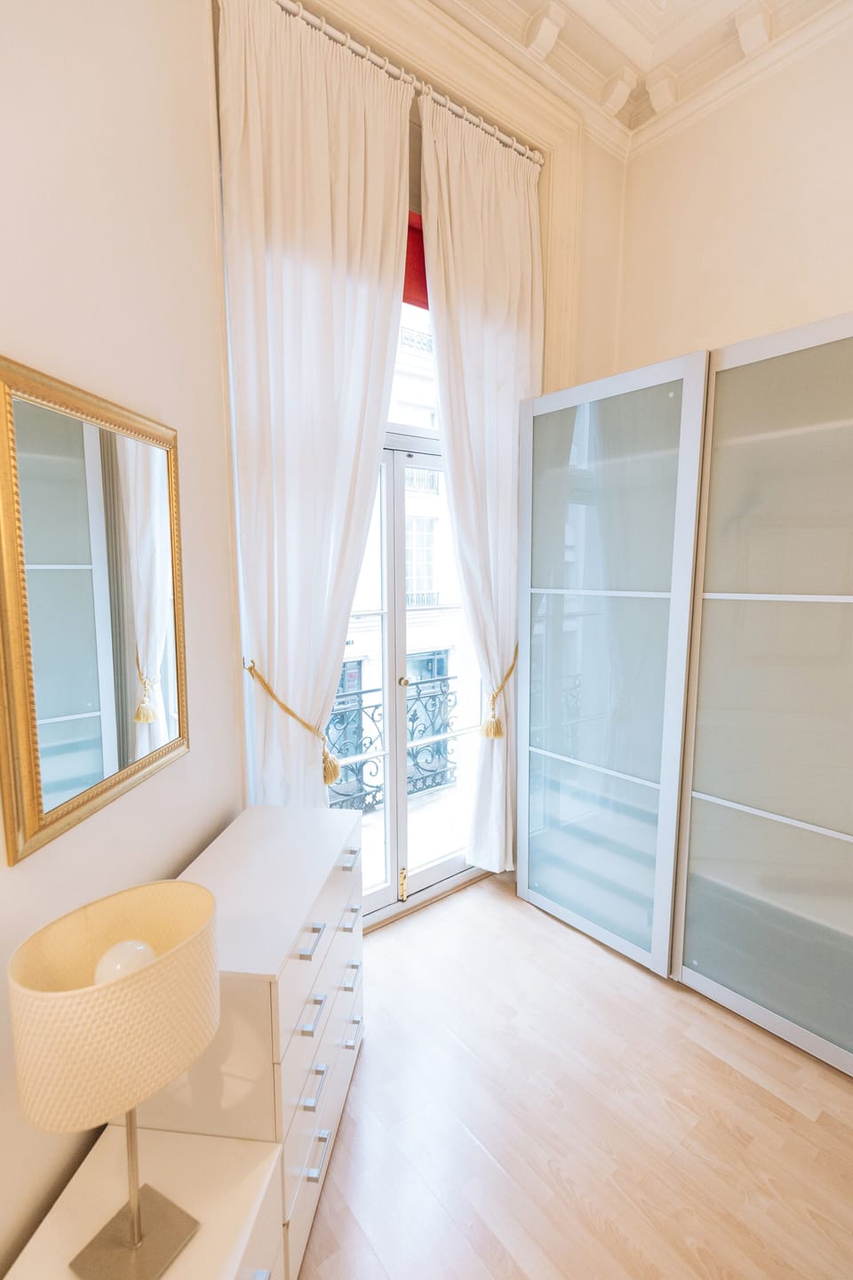 French doors leading to balcony from reception room