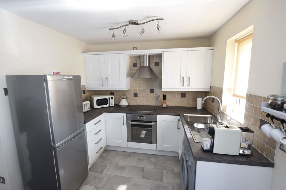 Fully equipped kitchen with oven fridge/freezer  washer/drier kettle toaster etc