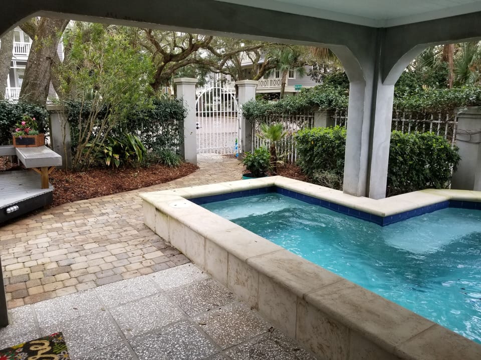 Courtyard coming in from beach 