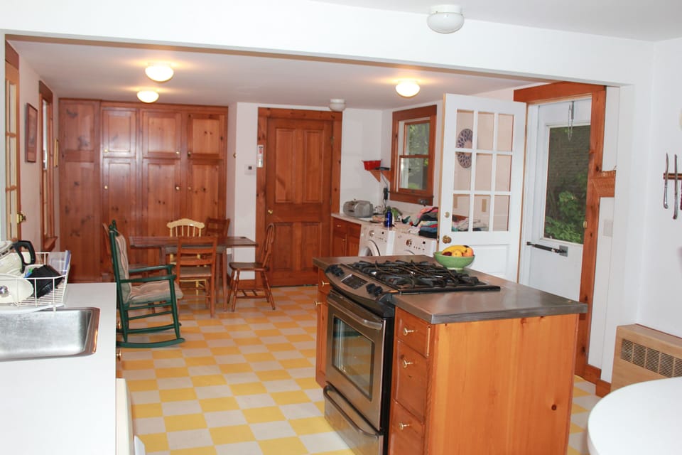 Kitchen and breakfast table.