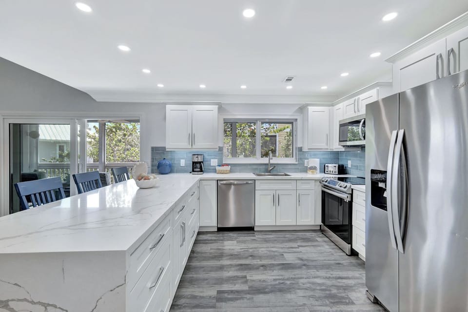 New Kitchen w/ upgraded appliances, LED lighting  new Quartz tops and cabinets
