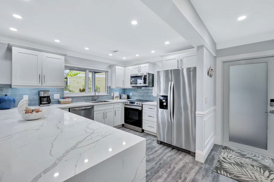 New Kitchen w/ upgraded appliances, LED lighting  new Quartz tops and cabinets