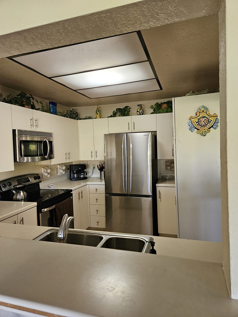 The fully equipped kitchen has everything you'll need for cooking.