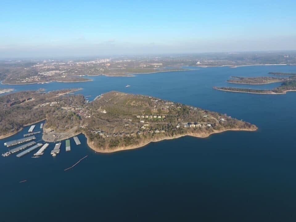 Lakefront/ lakeview condo on Indian Point. Minutes away from Indian Point Marina