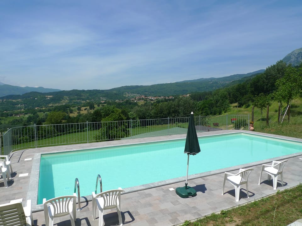 Large 14 x 5 m pool