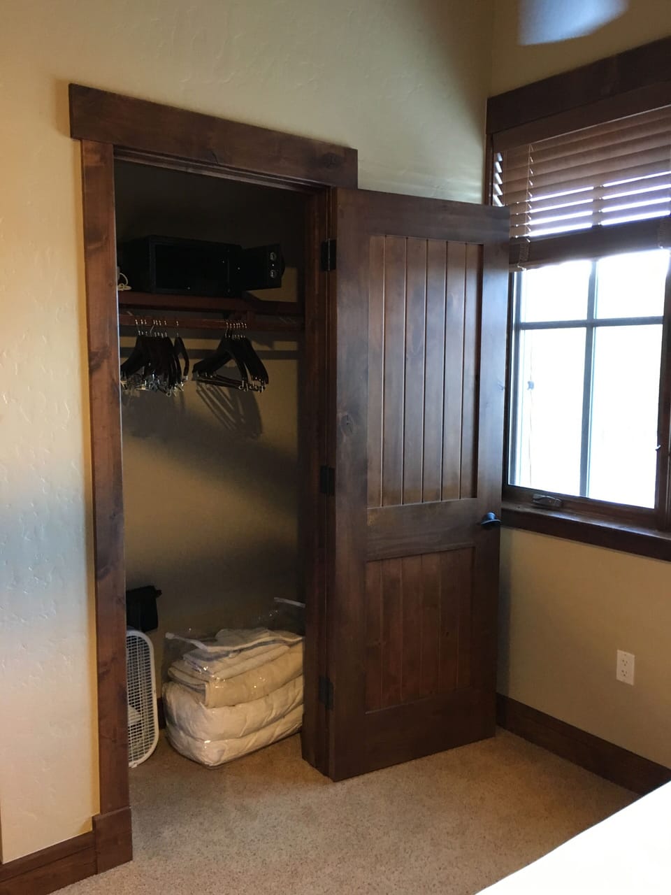 B unit closet