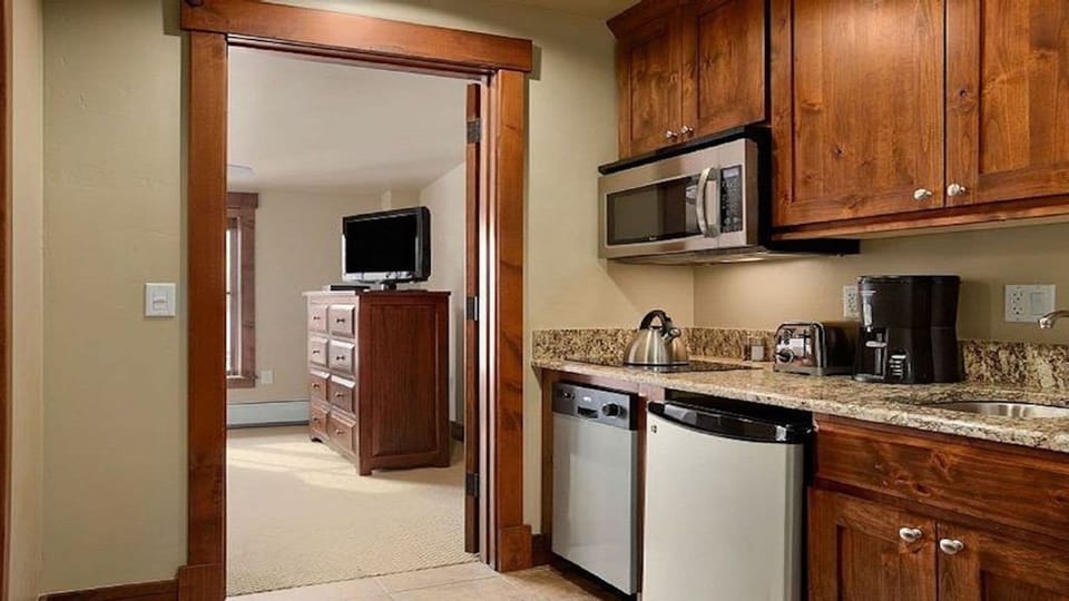 B unit kitchen