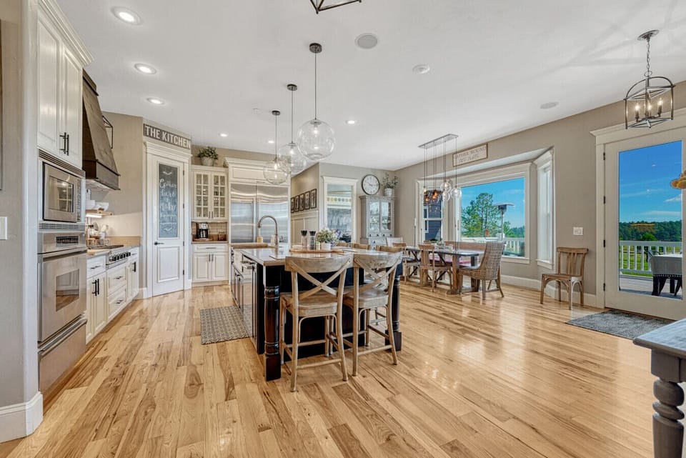 Island and dining seating