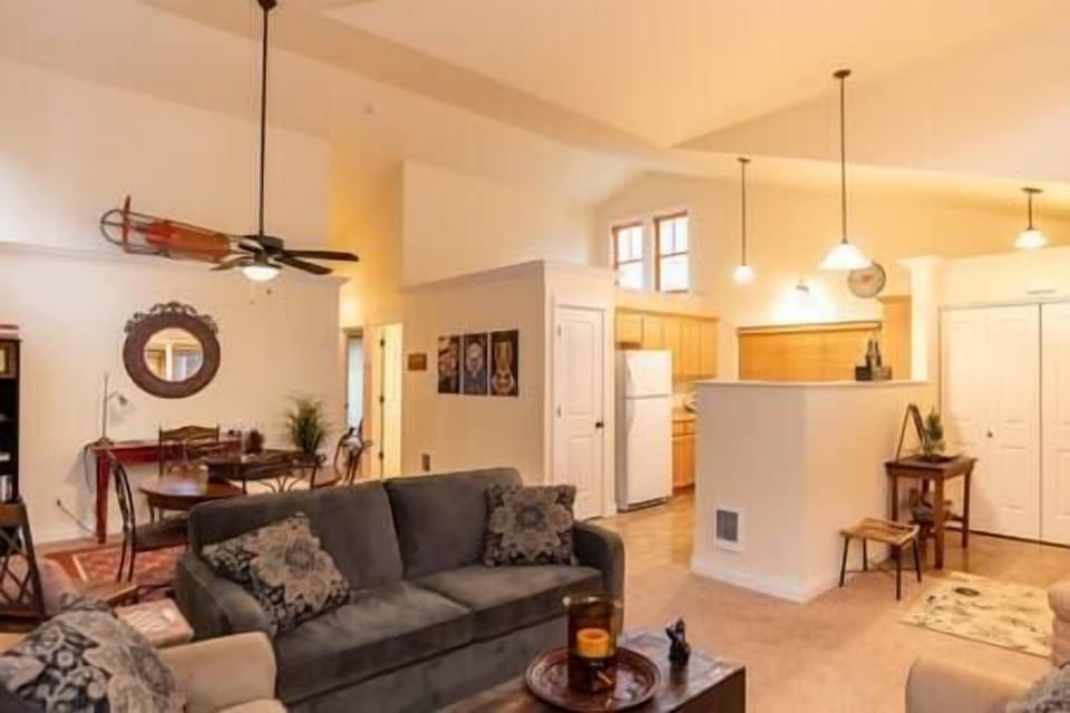 9c0eb93b 7272 4ba5 82e4 c42894e3acdd