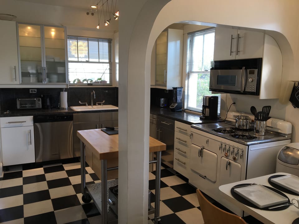 Fully equipped kitchen: toaster, toaster oven, microwave, Cuisinart, coffeemaker