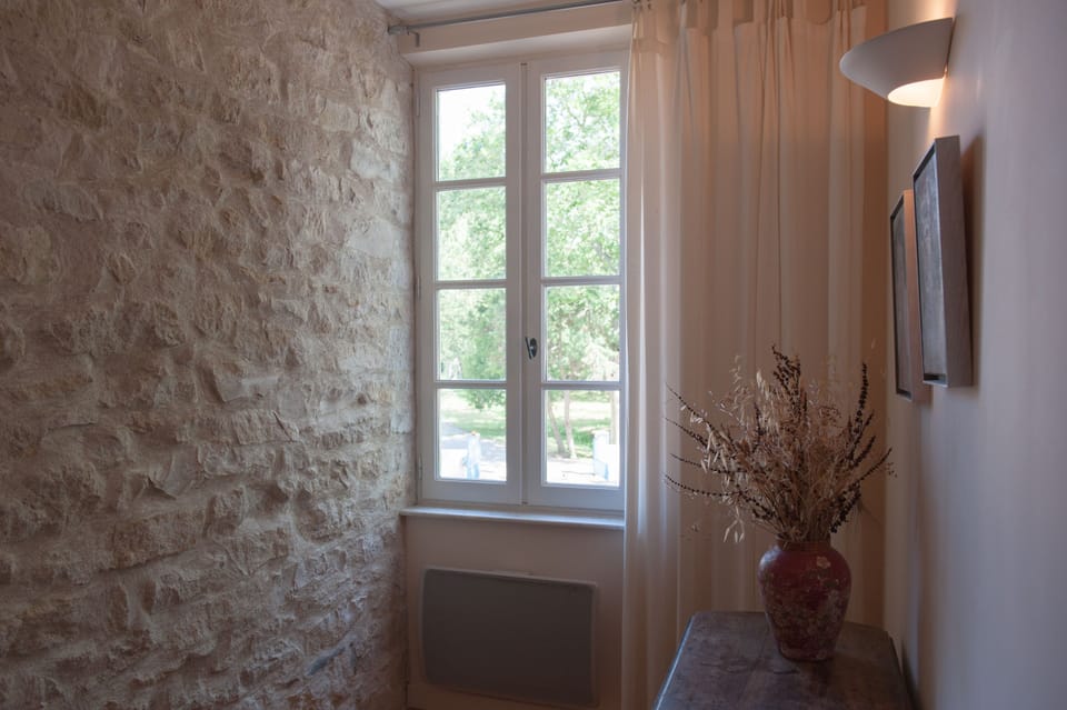 Le Laurier: upstairs view of the woods
