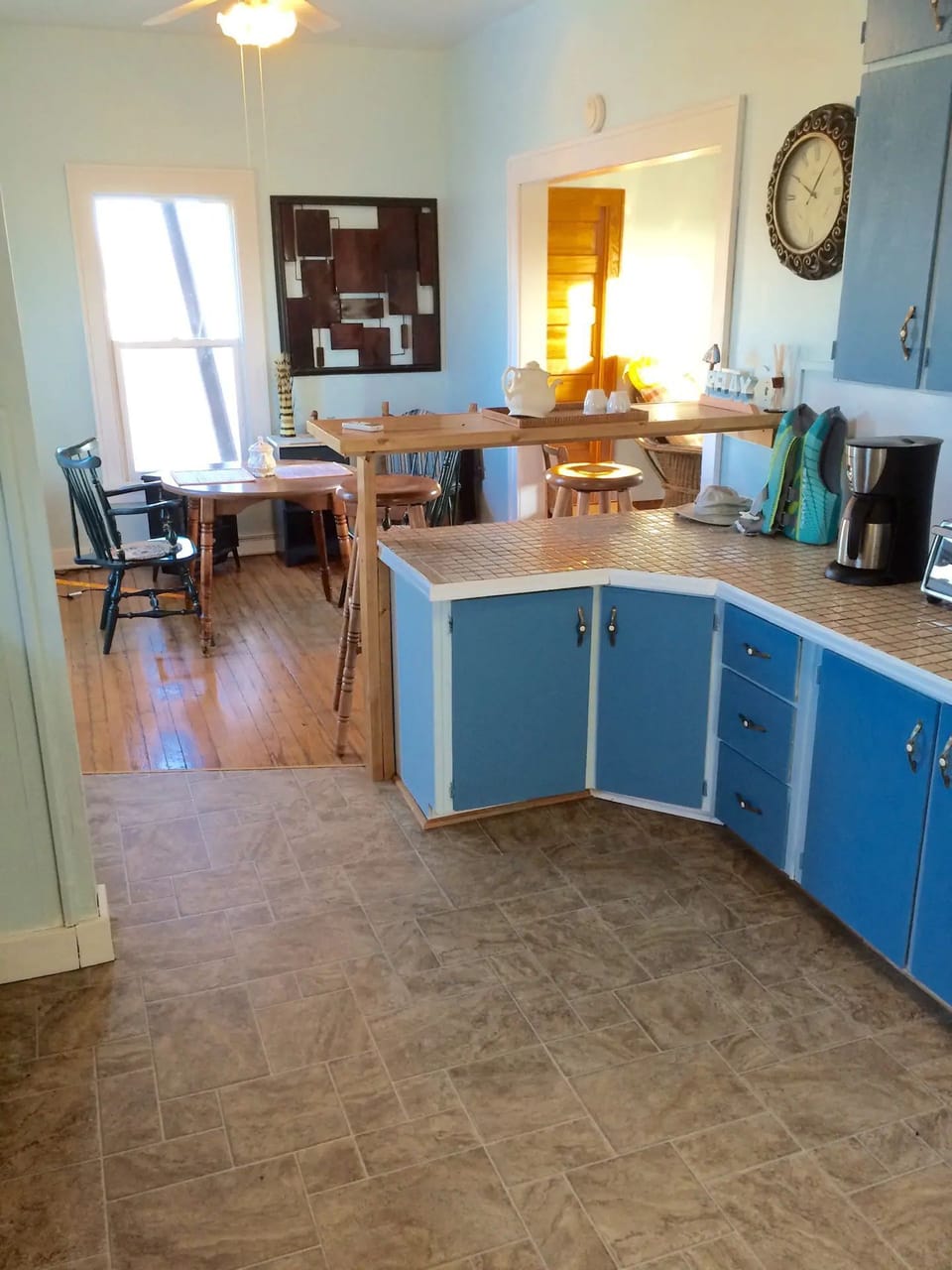 Spacious kitchen and dining room 