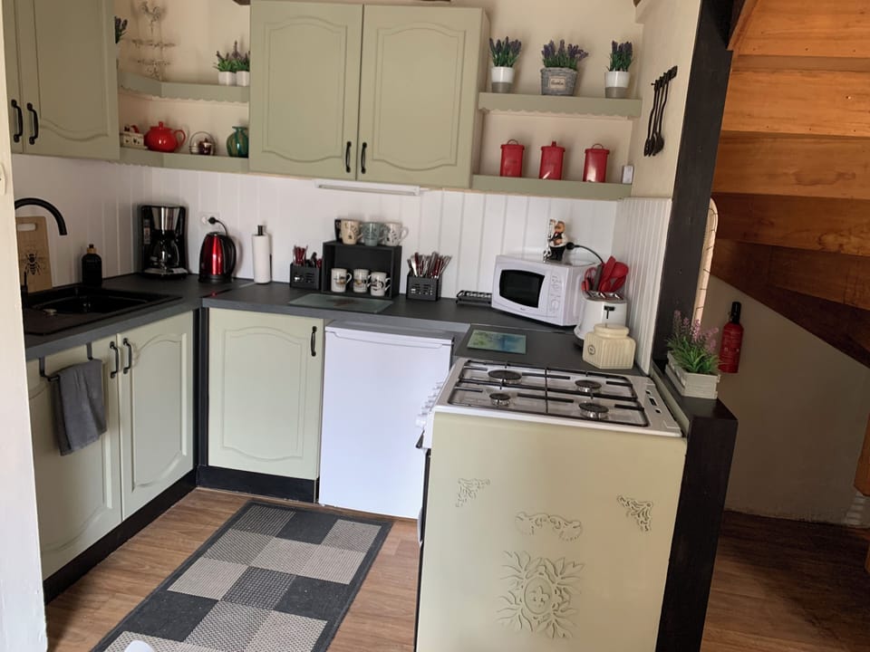 Fuchsia Cottage Kitchen