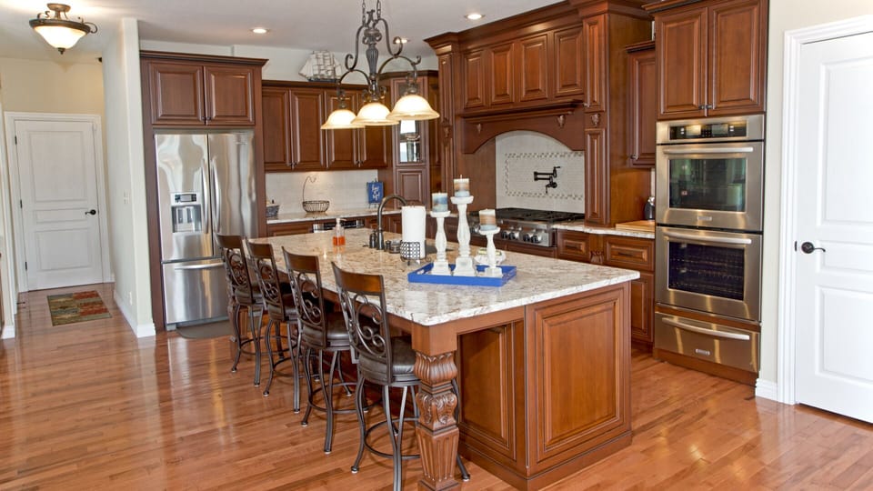 Main Floor-kitchen seating for 4